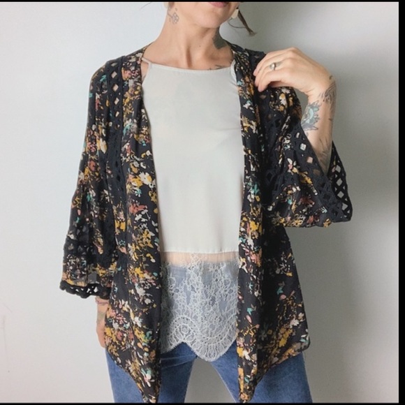 Anthropologie Tops - Anthropologie•Meadow Rue Cassia Floral Silk Kimono